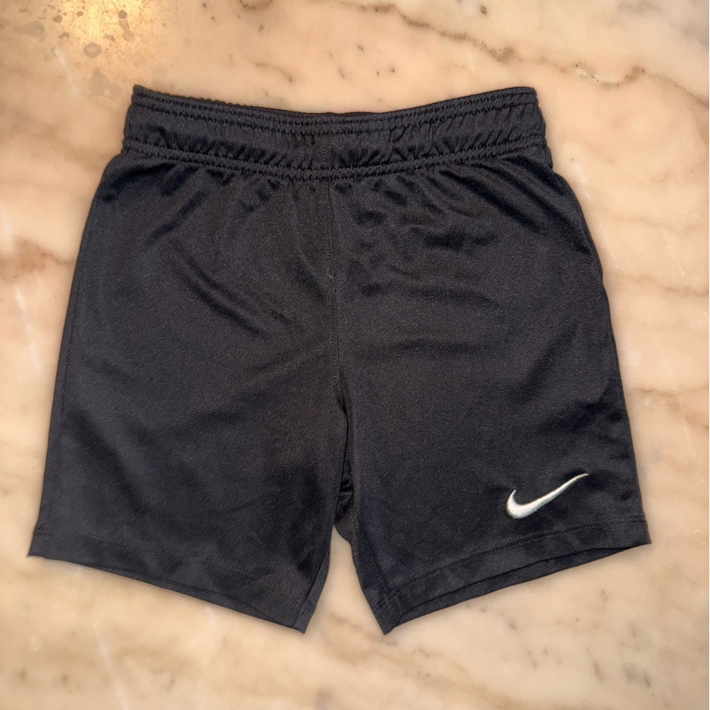 Boys Nike Gray short sleeve with black shorts size 7 Large - Picture 8 of 9